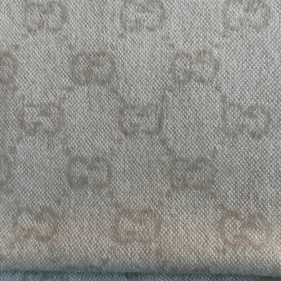 Authentic Gucci Cream GG Scarf from the sherry line - Picture 7 of 11